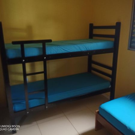 Casa com piscina , churrasqueira, Wi-Fi, em rua de Areia à 1km da praia, bairro sussegado, proíbido uso de som extremamente alto ideal para descansar Itanhaém Exterior foto